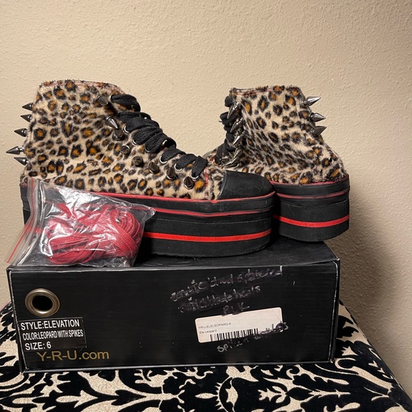Fuzzy Leopard print Spiked Platform Hightop Sneakers w/ Xtra laces - Picture 2 of 6
